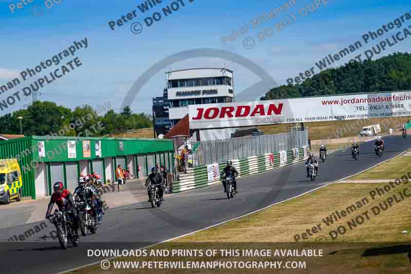 Vintage motorcycle club;eventdigitalimages;mallory park;mallory park trackday photographs;no limits trackdays;peter wileman photography;trackday digital images;trackday photos;vmcc festival 1000 bikes photographs